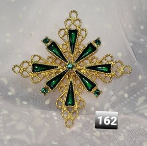 VINTAGE GOLD FILAGREE WITH GREEN ENAMEL VINTAGE BROOCH